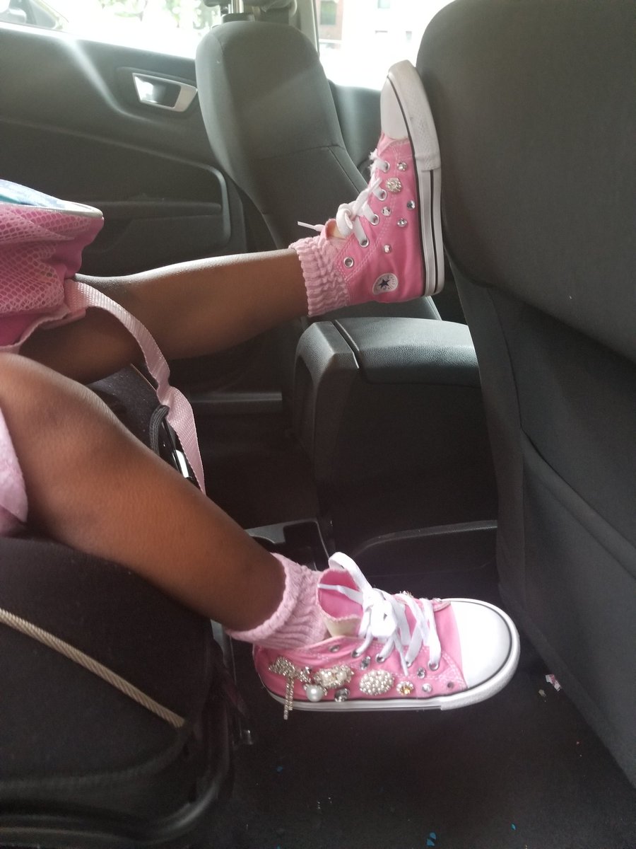LifeofaQueen___'s tweet photo. My #lilqueen wear #converse @Converse #alwaysonready #fresh #toddlerlife #toddlerstyle #nycgirls #fun #smiles #love https://t.co/psn9Yjws1m