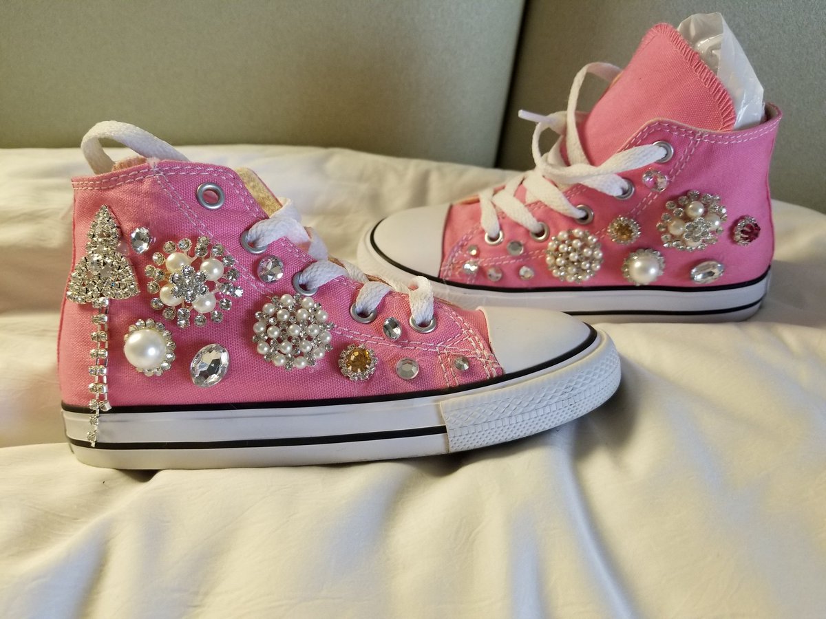 LifeofaQueen___'s tweet photo. My #lilqueen wear #converse @Converse #alwaysonready #fresh #toddlerlife #toddlerstyle #nycgirls #fun #smiles #love https://t.co/psn9Yjws1m