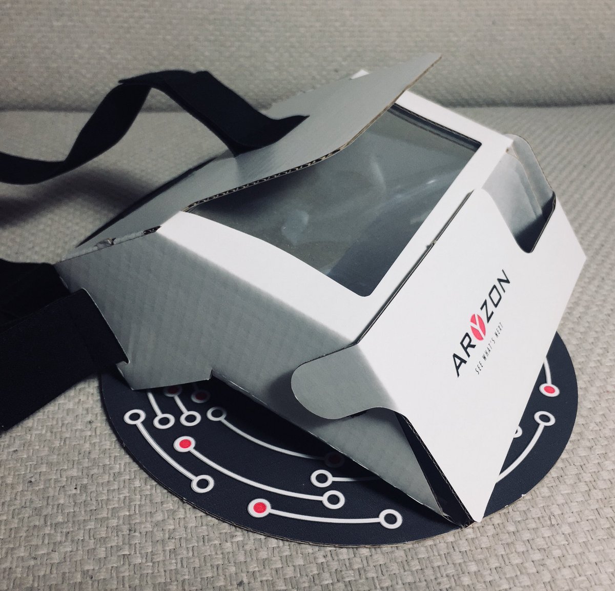 VR_iPhone's tweet image. Just assembled a new toy: Aryzon - a Low budget Augmented Reality cardboard. Expect a Review soon! @aryzon_official #AR #iPhone #VR