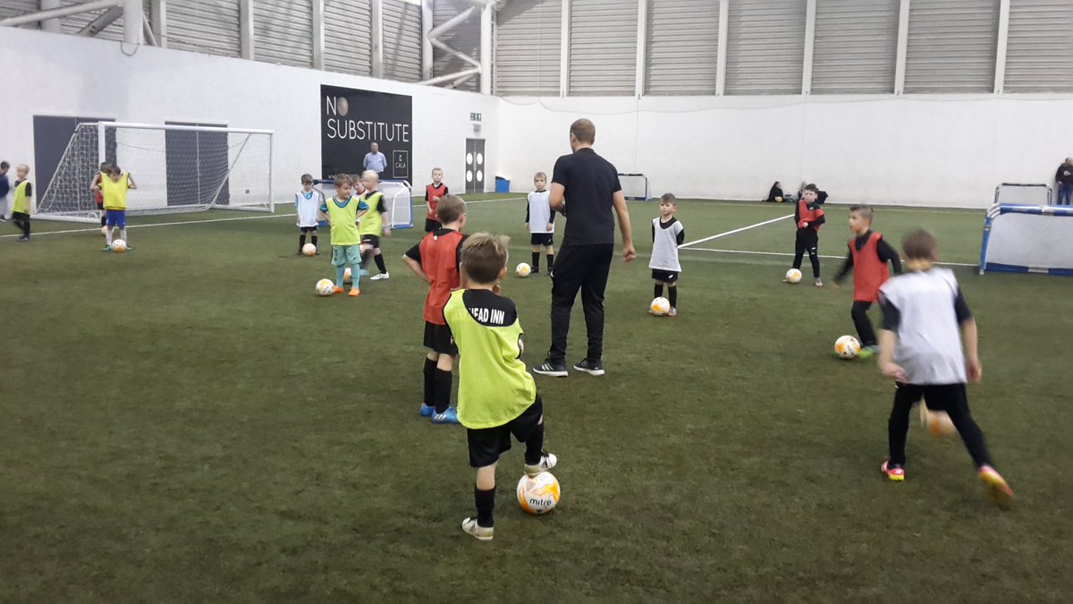Grant1903AFC's tweet photo. Thanks @Scott_Duncan88 for the coaching masterclass again tonight @Lewis_Utd_Youth 2010's loved it #faketake #1v1 #2v1 #4goalgame https://t.co/Xo8ErqDjDG