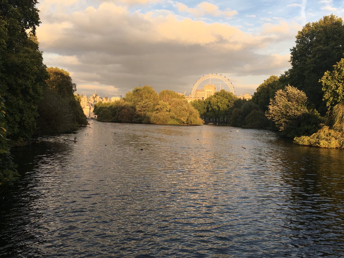 heritage_adrian's tweet photo. Evening walk through St James’s Park after a few post #VAC2017 chats. Lots of food for thought. https://t.co/IVyCQ6vWwl