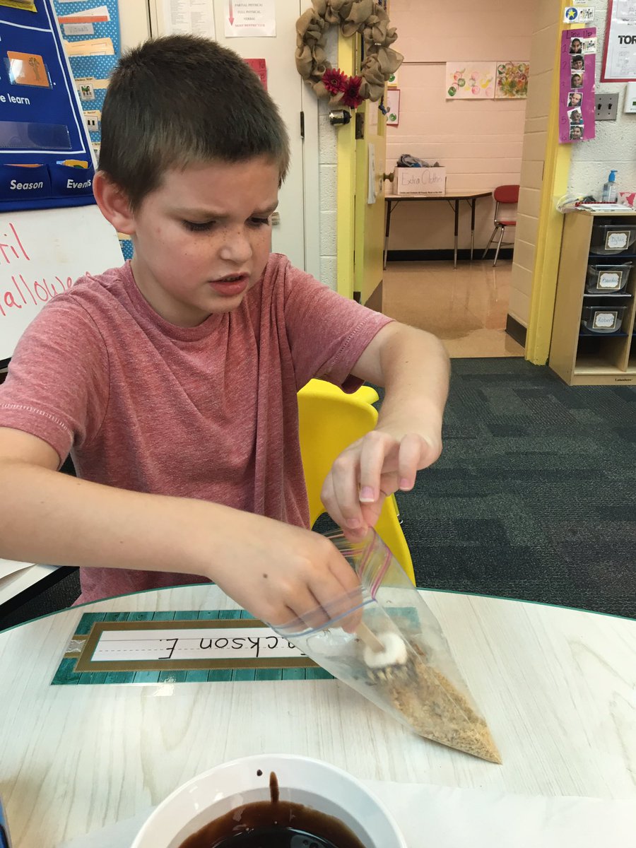 Ms_Danford's tweet photo. #addamslearners making a fall treat!! #smoresonastick https://t.co/ddDb5sjdKW