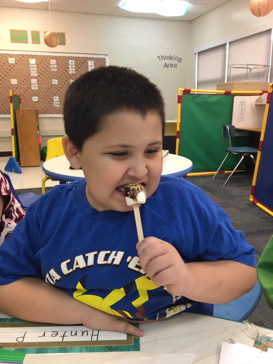 Ms_Danford's tweet photo. #addamslearners making a fall treat!! #smoresonastick https://t.co/ddDb5sjdKW