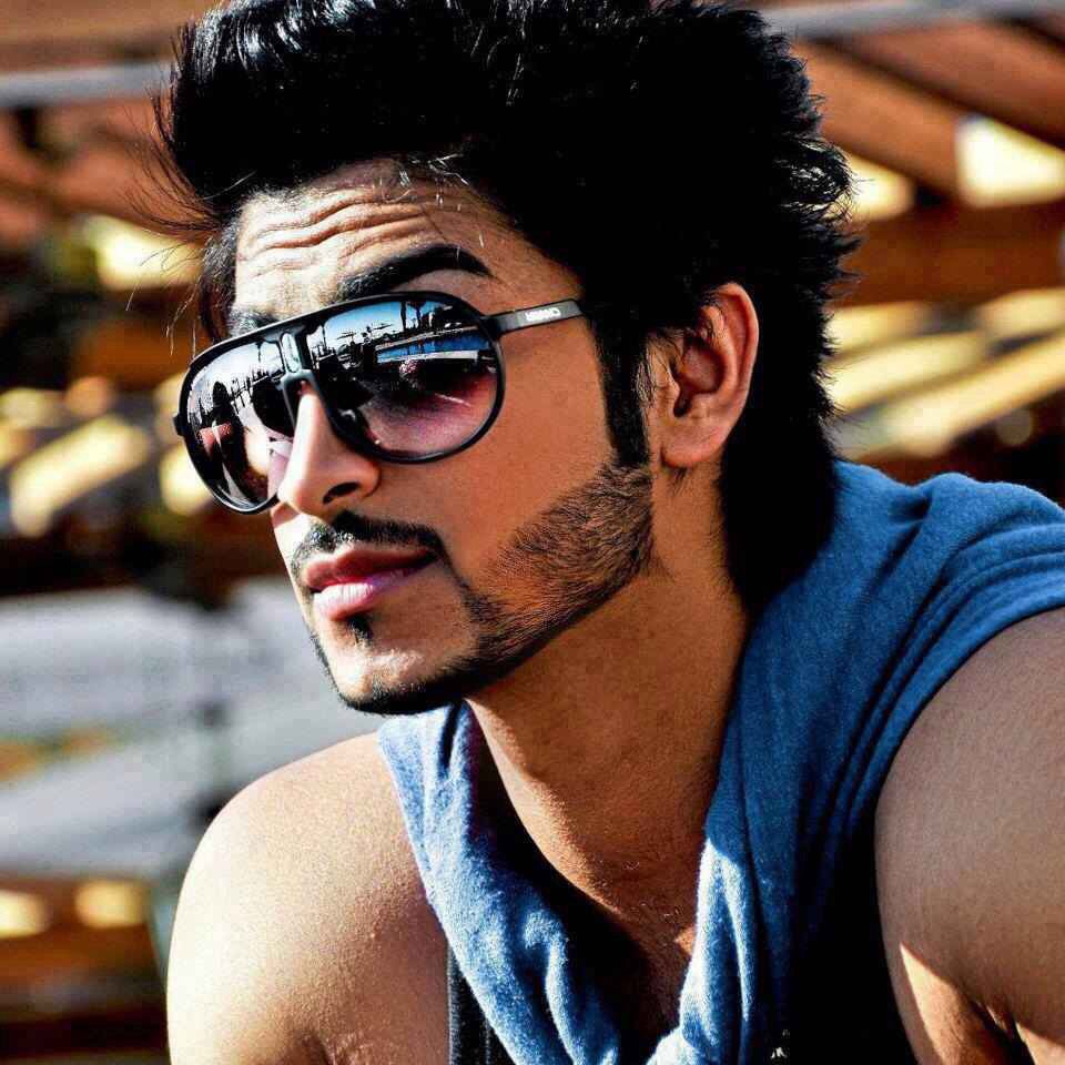 AaM6x0's tweet photo. لا يروق لي الحب الصامت 
إما أن تخبرني بأنك تحبني
 وتجعليني أُجن بك..أو سلاماً عليك أنت وحبك https://t.co/2ZyClkrNdb