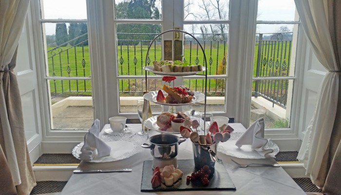 KimGConnect's tweet photo. Treat someone to a fab Afternoon Tea with an amazing chocolate fondue just £16.95 per head 
#MidlandsHour
#ShropshireHour
#WellingtonHour https://t.co/ppXei2paoN