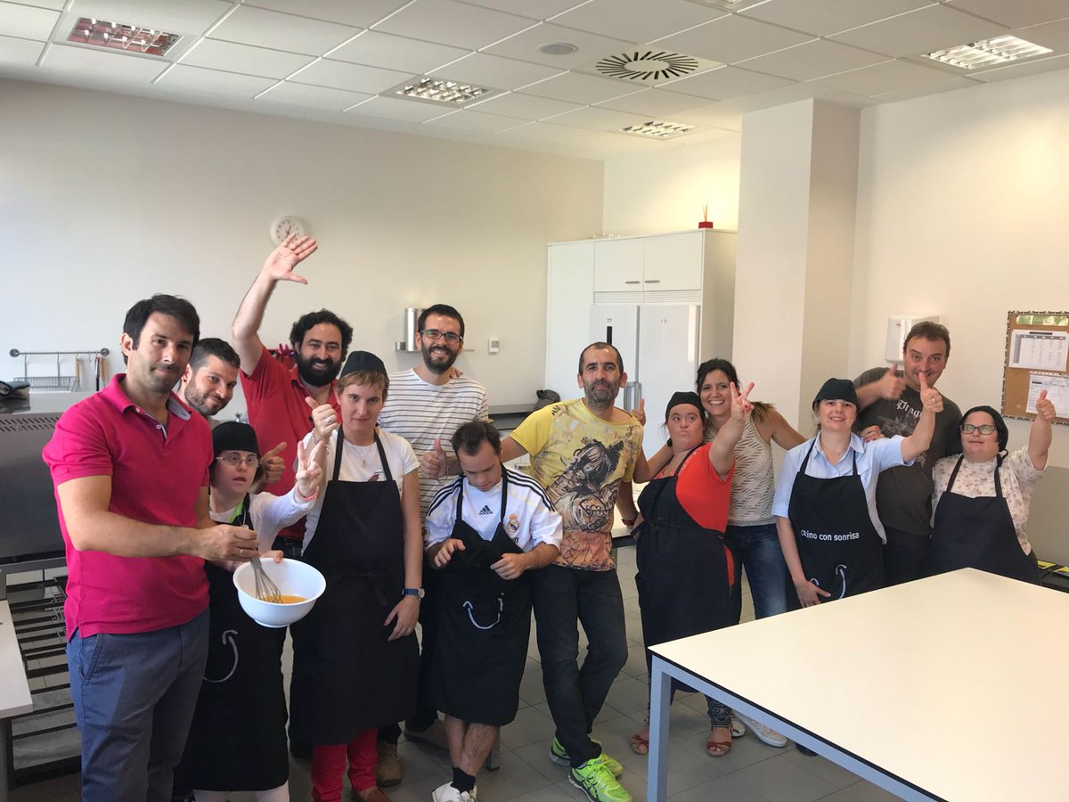 DownMadrid's tweet photo. Han venido a trabajar con nosotros el equipo de ingenieria de #AirbusGetafePlan @Airbus seguro que repiten porque nos lo hemos pasado bomba! https://t.co/hllm0SSHyV