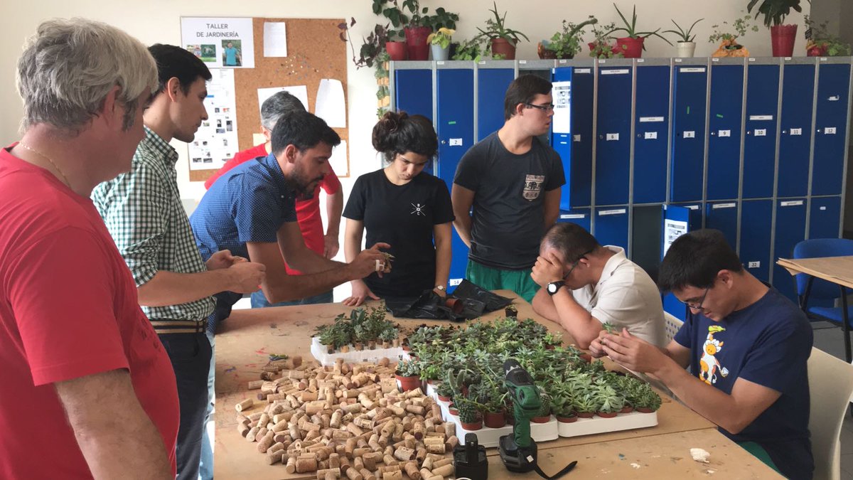 DownMadrid's tweet photo. Han venido a trabajar con nosotros el equipo de ingenieria de #AirbusGetafePlan @Airbus seguro que repiten porque nos lo hemos pasado bomba! https://t.co/hllm0SSHyV