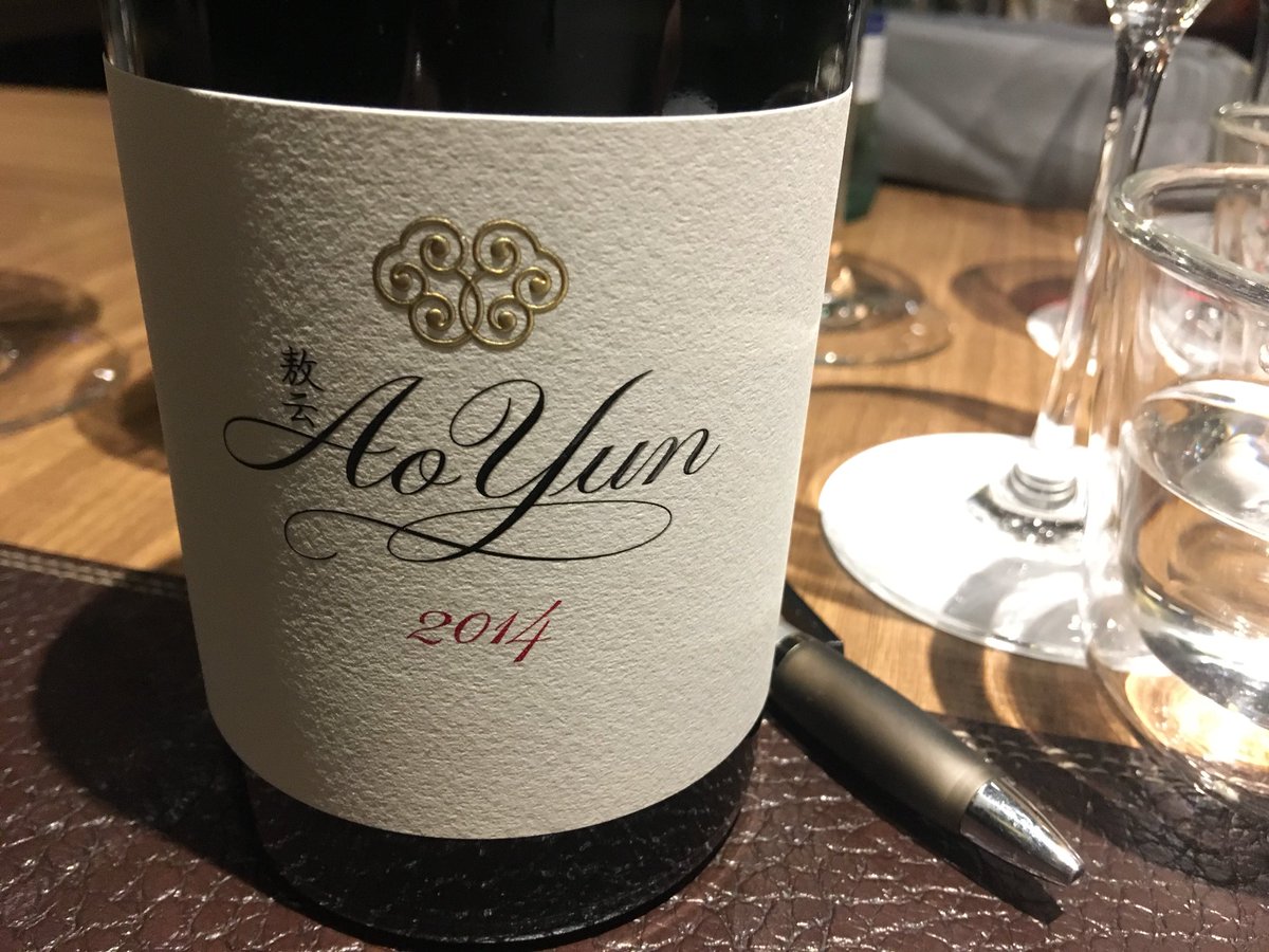 AleFranceschin1's tweet photo. Il mio primo vino cinese, anzi, tibetano, #AoYun di @MoetHennessy, vigne a 2600 metri nello #yunnan https://t.co/g3oq4VFFe4