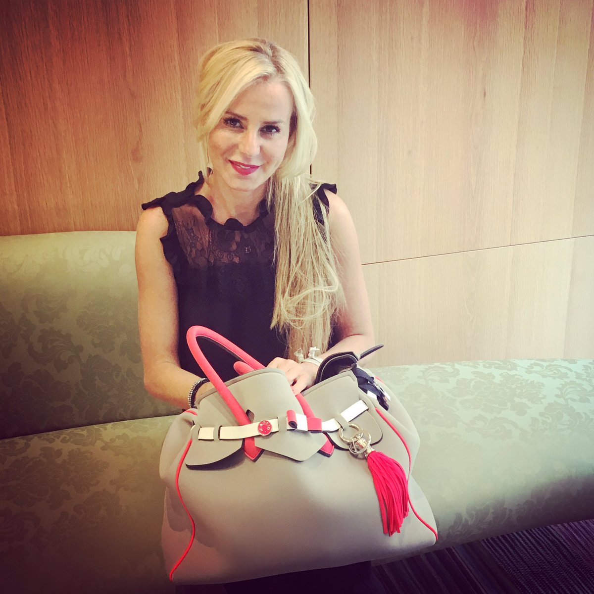 Amor a primera vista! #tiamo! ❤️ #Gracias <a href="/savemybagspain/">Save My Bag Spain</a> por el final pluscuamperfecto de una historia diferente #madrid #fagshipstore