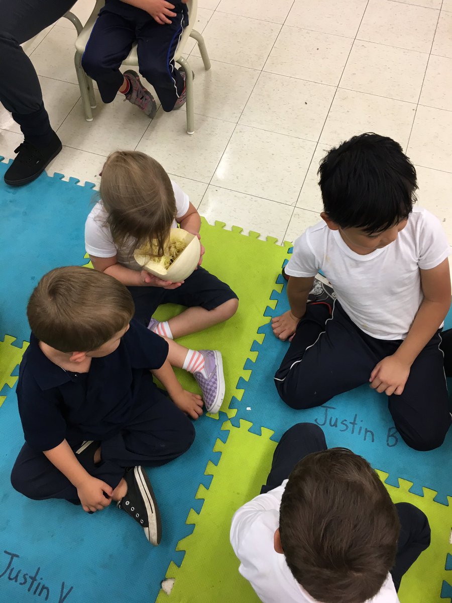 mrsterrana's tweet image. That time of year when pumpkins are all the rage, lol. They had a blast @reginamundices @MICHAELaCACCAMO #sinkorfloat #pumpkinseeds