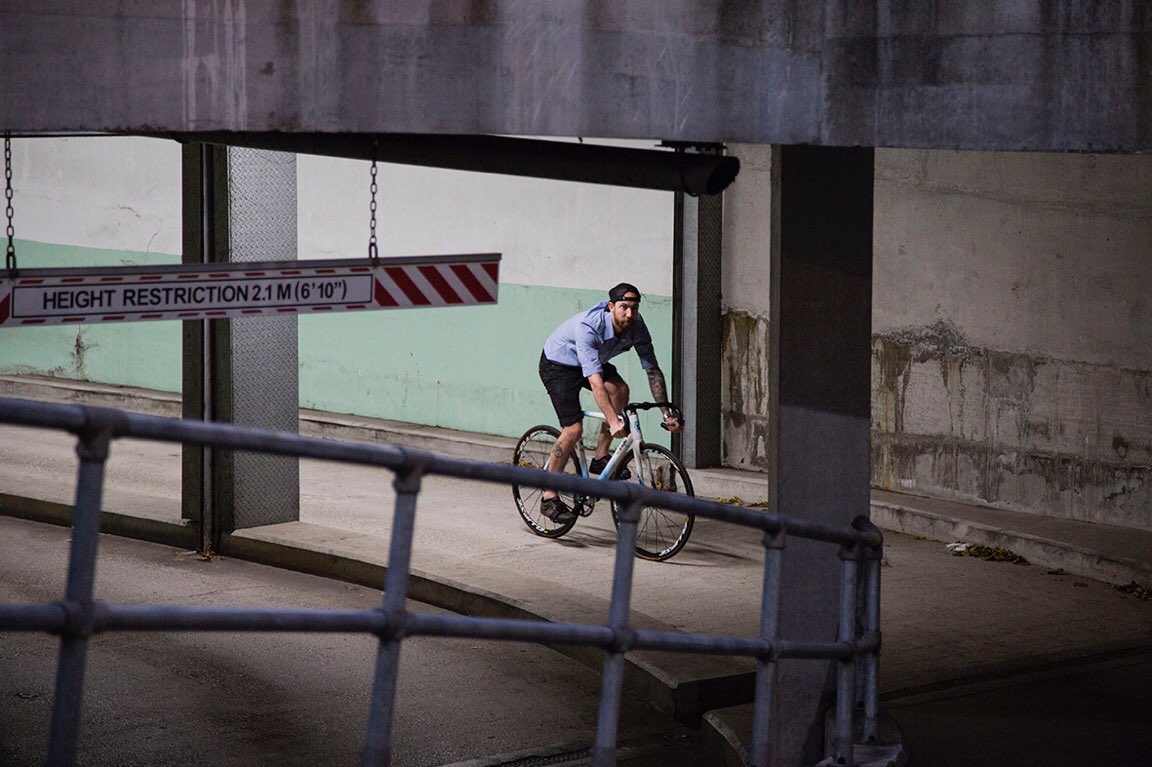 Autumn city nights 🍂 #cycling #citylife #fixie
