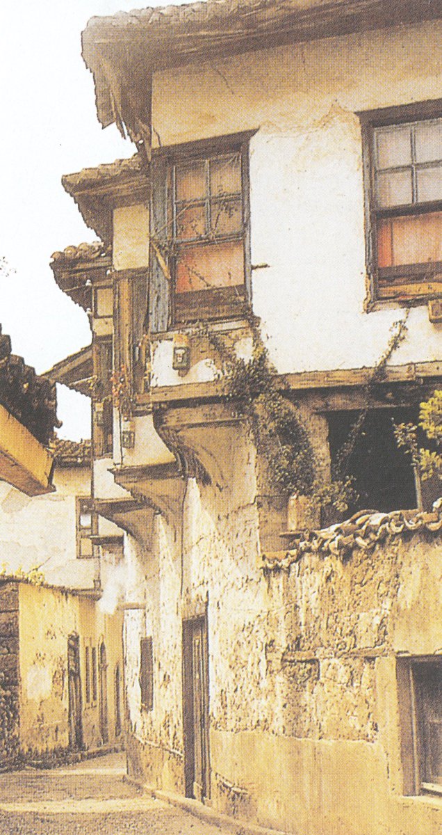 "Ev", (Türk evi / Osmanlı evi) barınma için kullanılan en yaygın ad. Geleneksel Türk evi yurttan konağa uzun bir gelişim göstermiş.