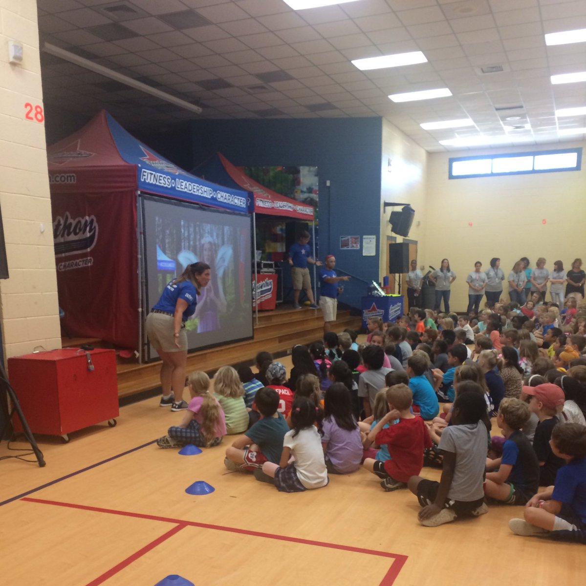 Fun run pep rally this afternoon!! Parents don't forget to register online tonight!! <a href="/BaucomPTA/">Baucom PTA</a> @BaucomAviators #baucomes
