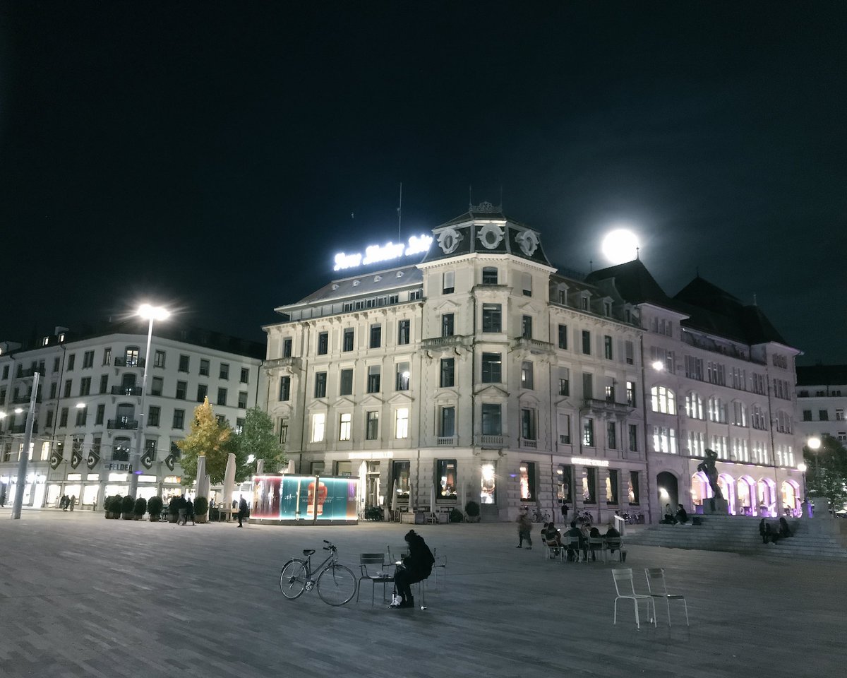 SwissTravels's tweet photo. When the Full Moon Rises Over Zurich‘s Opera Square... https://t.co/vuGQYLDeVS