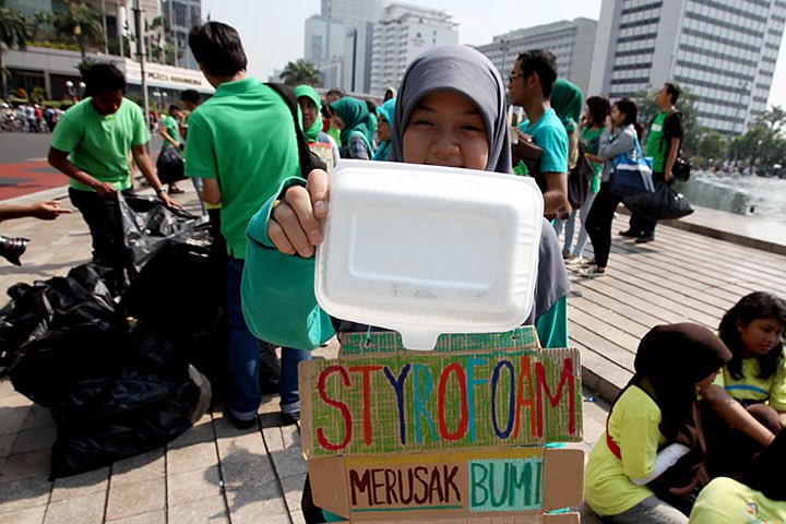 ismawati64's tweet photo. @ToxicsFree @mtseif If Zimbabwe bans #styrofoam so does Indonesia &amp; other 3rd world nations #BadDesign @idDKP @ypbbbdg @greenerationid @ZeroWasteAsia @BaliFokus https://t.co/8Ju7EeRwgy