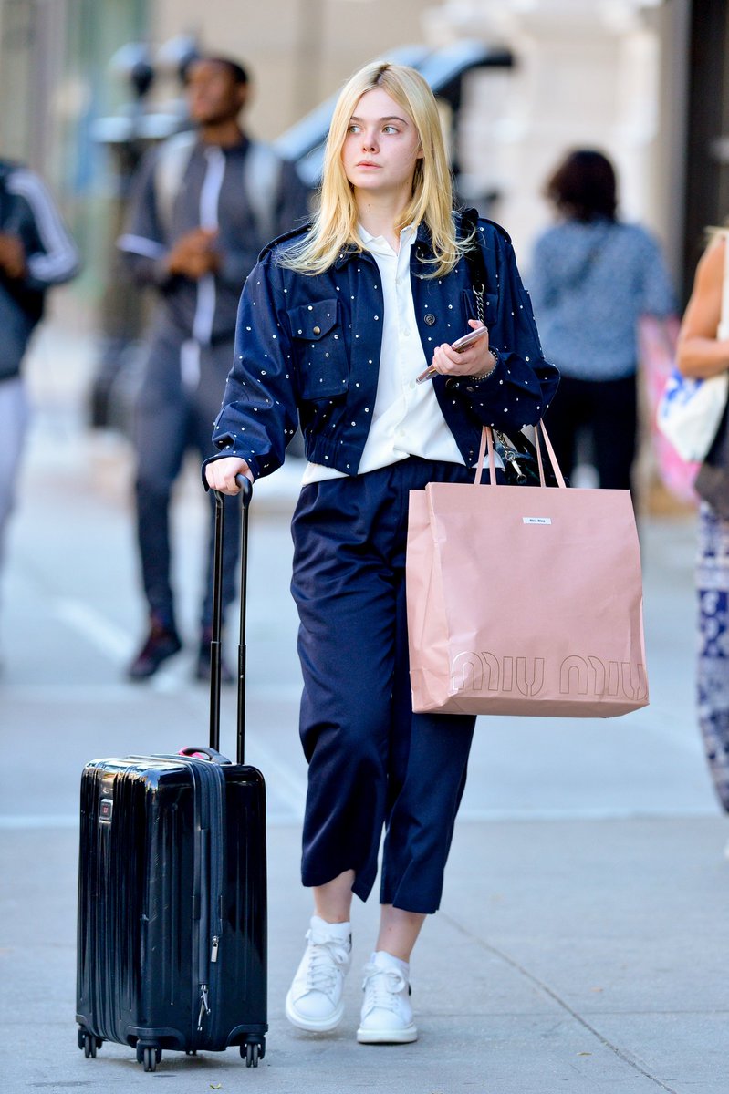 ThailandFanning's tweet photo. 4 ตุลาคม: Elle Fanning ออกมาในนิวยอร์ก https://t.co/15oRcJWvuD