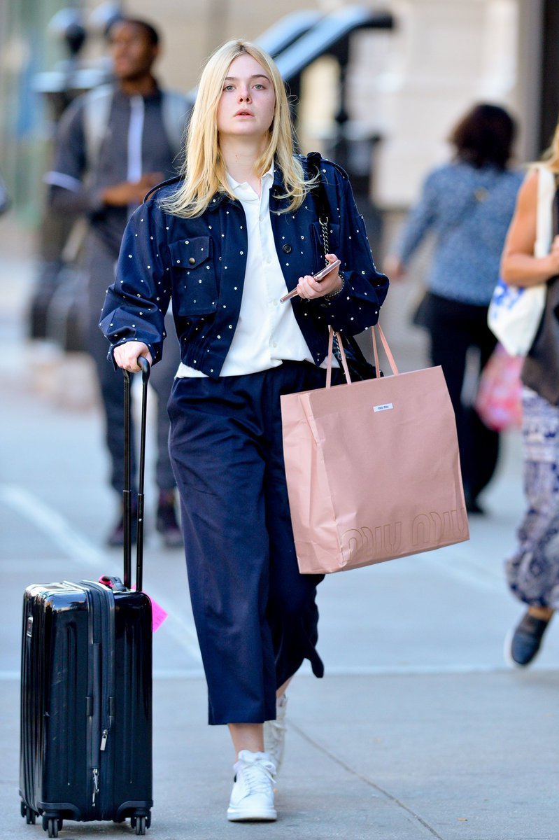 4 ตุลาคม: Elle Fanning ออกมาในนิวยอร์ก