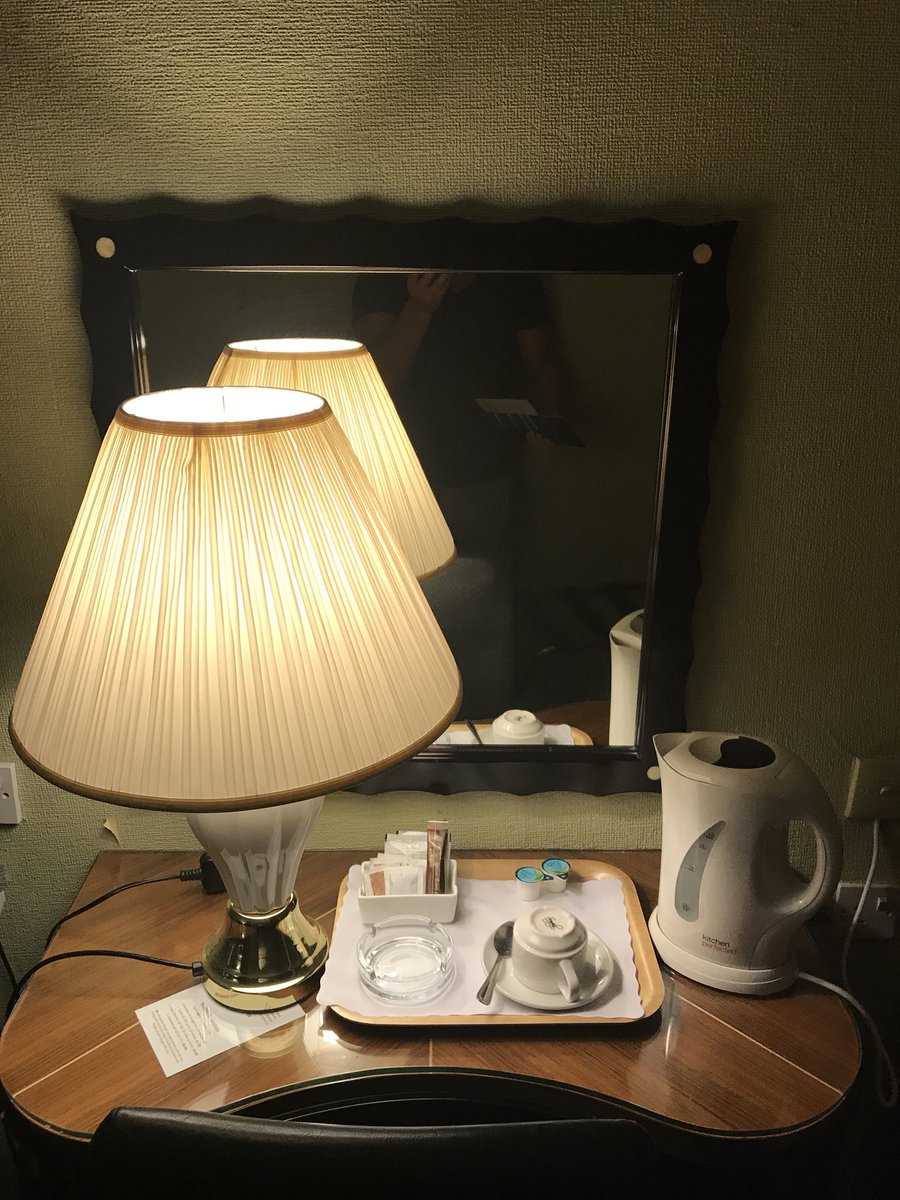 mrshaneblake's tweet image. 2 milks? 2 milks? 😡
#milkfail #teafail #hotelfail #hotel #hotellife #rations #ashtray #massivelight #old #funny #notfunny