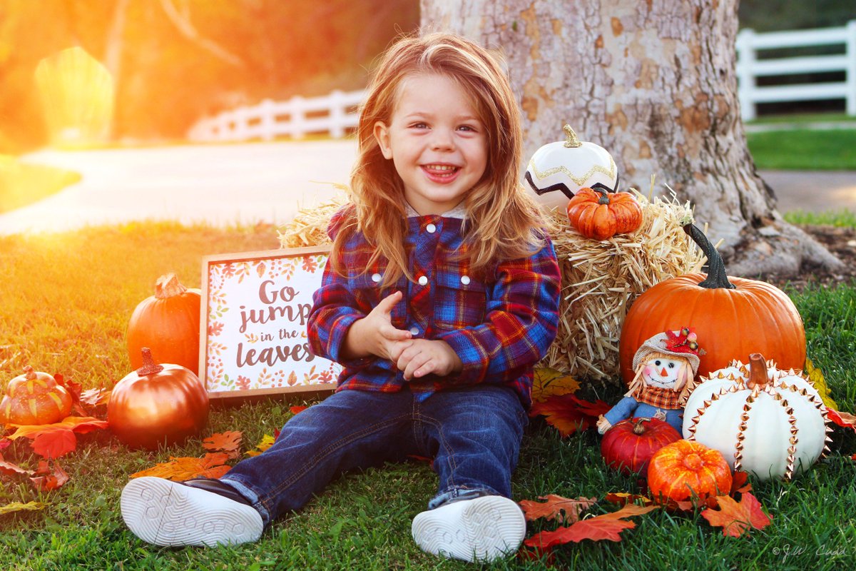 107Photography's tweet image. We're currently booking holiday appointments for #SantaClarita &amp;amp; #LosAngeles residents. BOOK TODAY at: 107photography.com