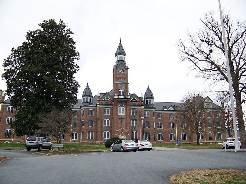 MonumentsGuide's tweet photo. North Carolina School for the Deaf: Main Building, Morganton, NC https://t.co/XlXCXW8CFI #Morganton #NorthCarolina https://t.co/q0tlRoas36