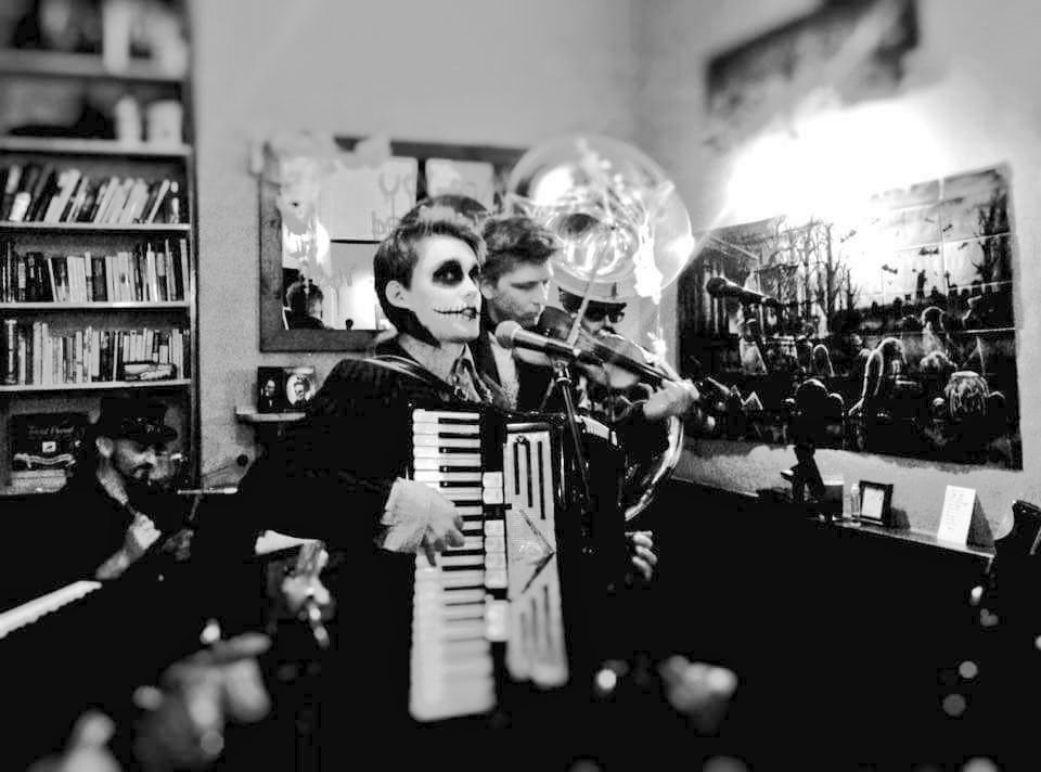 CuriousSoundsUK's tweet photo. Well this was last Halloween at @castle_tap  - and we're back for more this year, 28th October! 👻👻👻 https://t.co/uvEnAqnoXc