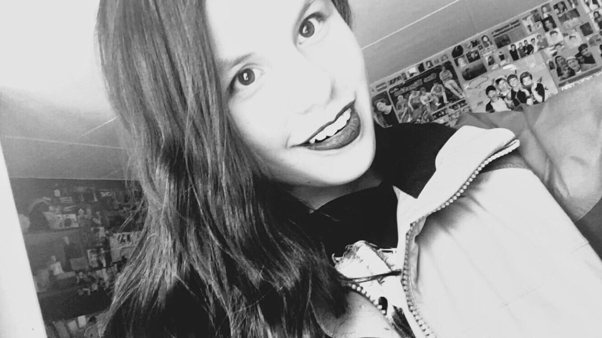 iridiscentjonah's tweet photo. Ámame bae 💘 @sebtsb #sefieforseb https://t.co/5vPhCbcYB7
