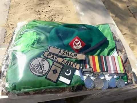 CZArmy01's tweet photo. شہید نائب صوبیدار اظہر علی کی نمازِجنازہ ادا کی گئی، بعد ازاں اُنہیں آرمی اعزازات کی ساتھ سپُرد ِخاک کردیا گیا
#Salute_With_Respect https://t.co/H6qDScnrsT