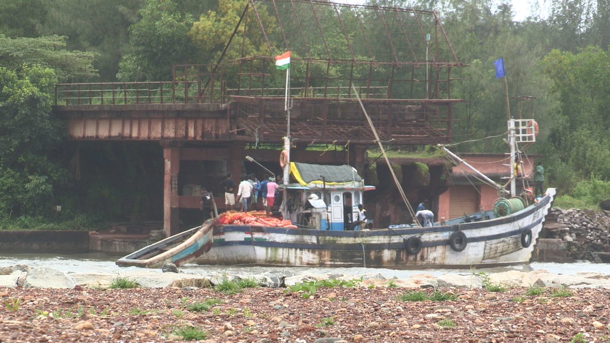 MarkPlackett1's tweet image. @RobJPyne #4corners
Adani Port #Belekeri remains closed and dilapidated for a reason