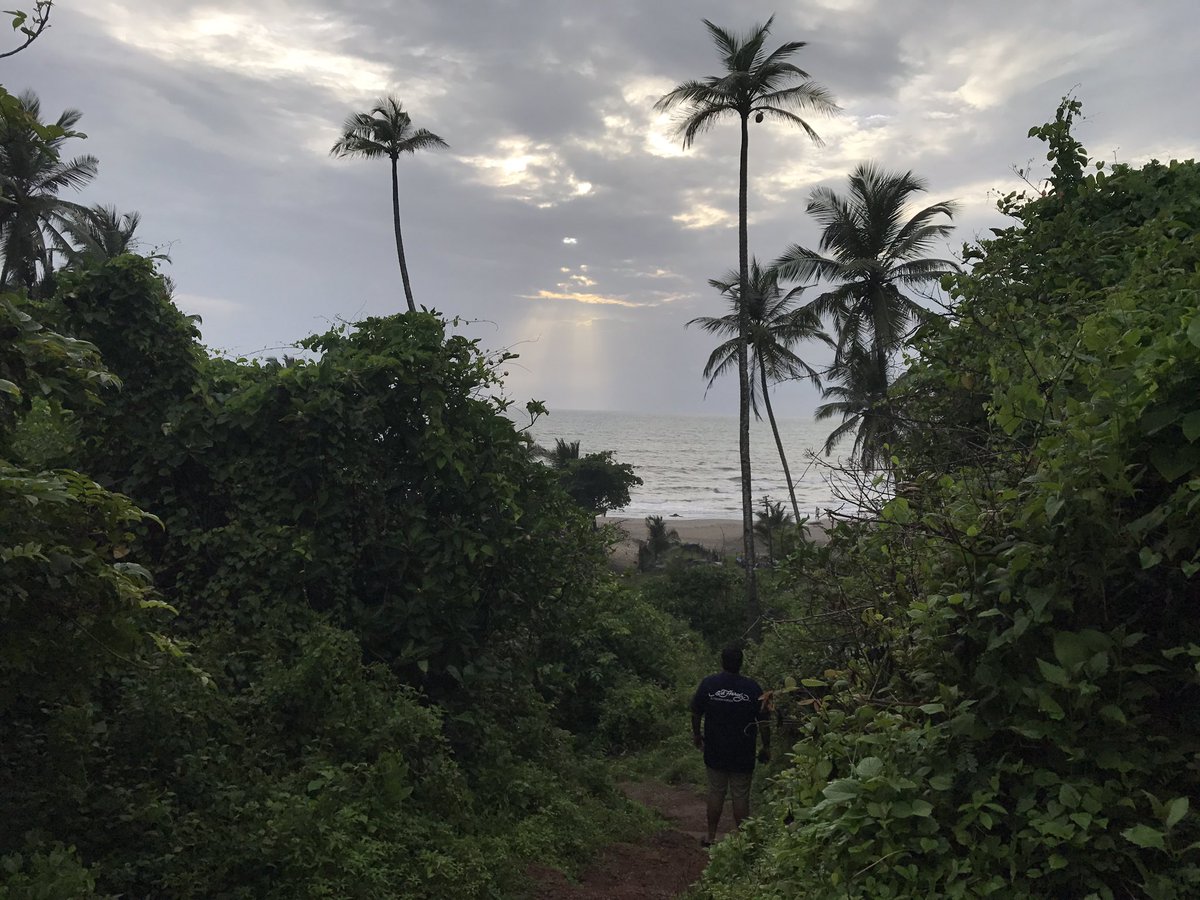 Sonakshi288's tweet photo. When nature gives u immense hope and power. #Sunset #Hope #GoaTourism #Love #Transition #SmallVagator #BestTrip #OnesAgain #Goa #NoFilter https://t.co/g78FkHsCRW