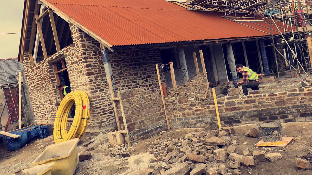 BrickworkH's tweet photo. Coming into the final stages of the pub job.... garden walls separating the car park and the beer garden!! https://t.co/Cgg1AGbf72