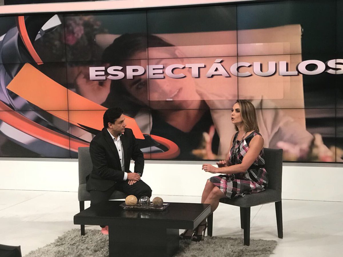 MxU_Oficial's tweet photo. En @HMeridiano con @VILLALVAZO13 y @CHRISTIAN_LARA hablando de #MexicanaUniversal 👑👏🏻 https://t.co/C99uJFDsp2
