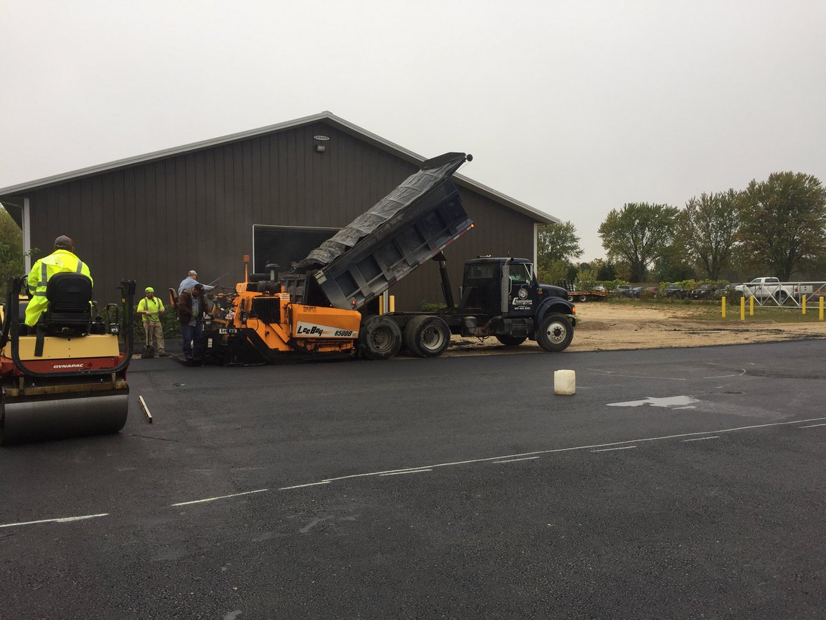 ROGCmike's tweet photo. Paving more of the shop yard.#lessdust https://t.co/MEsZ7dddXK