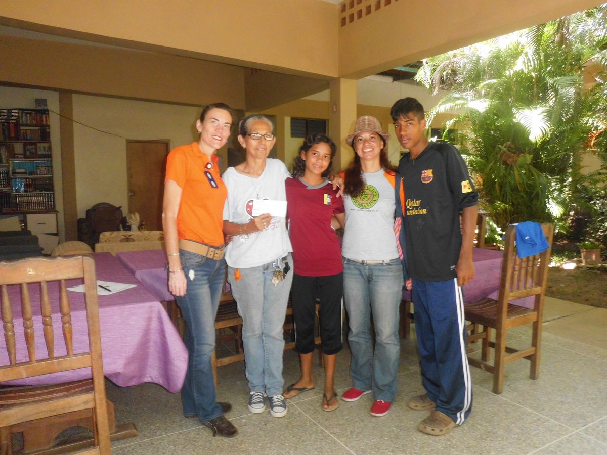 miciudadrecicla's tweet image. Aportando nuestro grano de arena♻️los residuos que llegan al punto de acopio en FUNCOSANDI se convierten en aportes para @CHMariaAuxiliad 💞