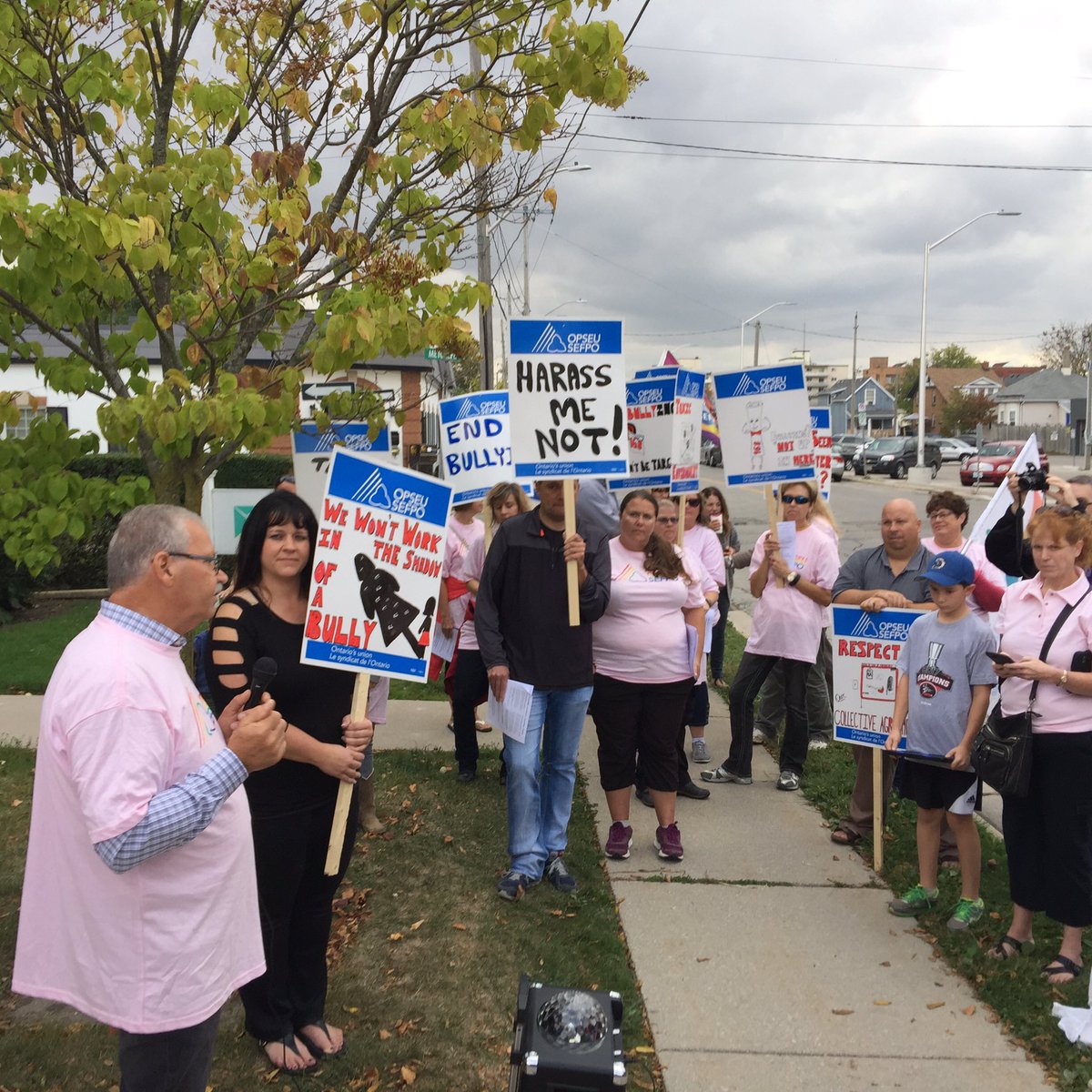lenelliott's tweet photo. #OPSEU-Great support against Harrassment &amp; Bullying @ CMHA Elgin, St. Thomas!
Pres. @OPSEUSmokey is here!#cmha #SWLHIN @MPPKevinFlynn https://t.co/qFvWoYupsQ
