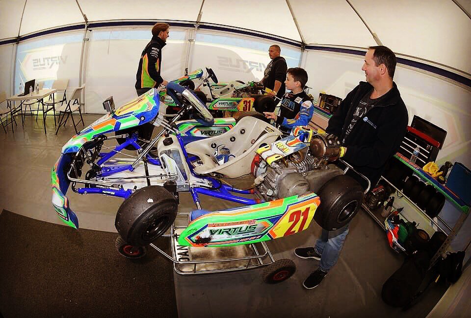 📸 <a href="/Kartpix/">Chris Walker</a>