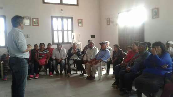 MMontoyaok's tweet photo. Charlamos con los vecinos del Barrio Namqon junto al Dir del Anses Dr Herrera Diego. Informando acerca de acceder a los crèditos Argenta https://t.co/Y6k7GWj4PP