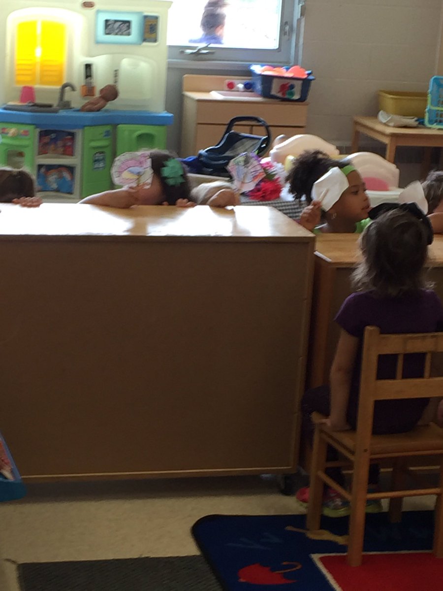 JB_Kindie's tweet photo. The students enjoyed doing plays with their turkey puppets. https://t.co/MPxcDlIJ5M