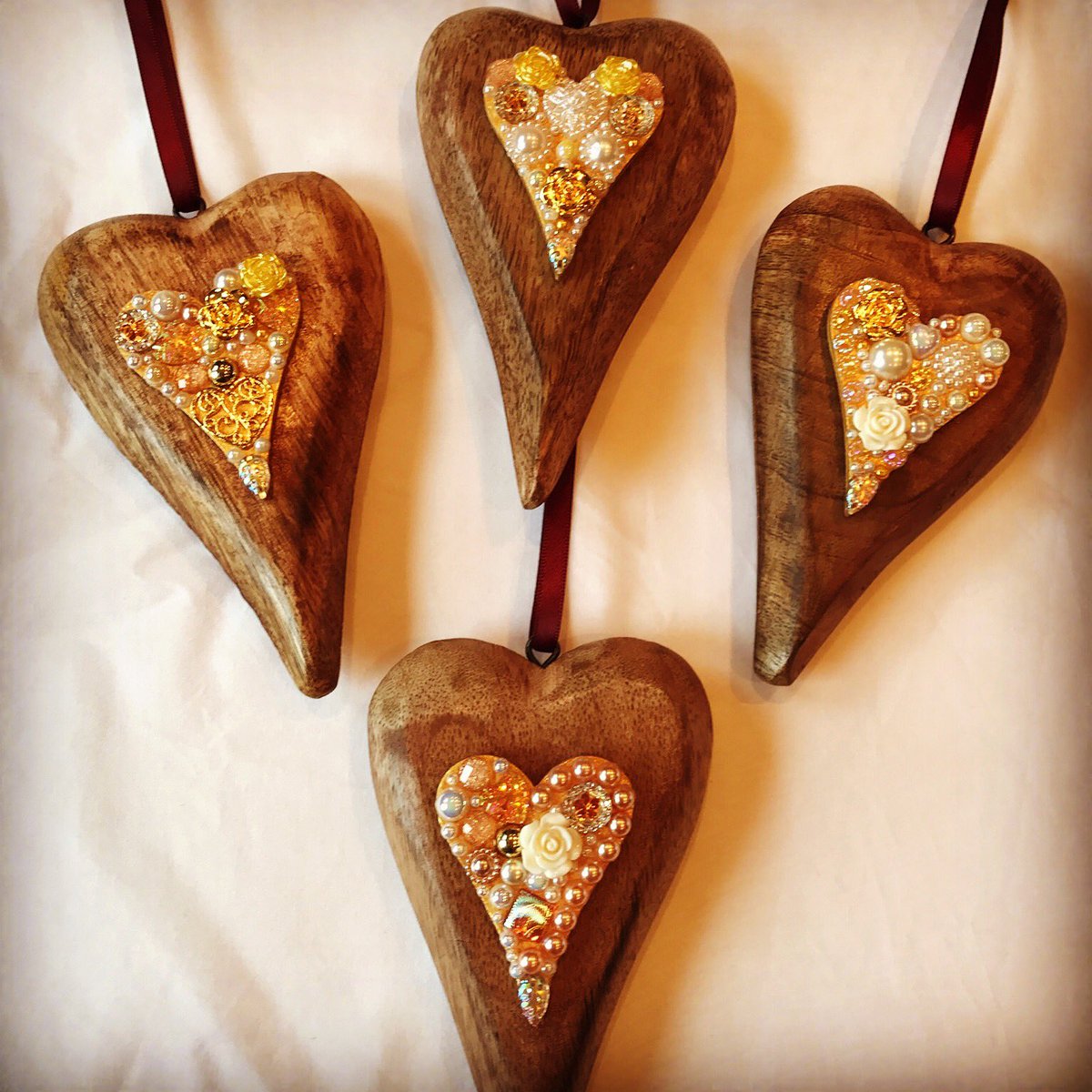 PeachyWillows's tweet photo. Primitive hearts, no 2 the same
#Amazon #WednesdayWisdom #WhileYouWereSleeping #HandmadeHour #handmade #CraftHour #crafts https://t.co/y1Q9jOSjrA