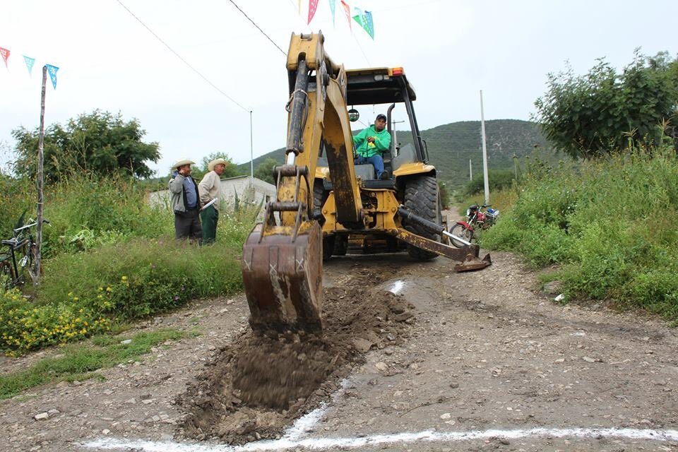TochtepecPue's tweet photo. Iniciamos obra de ampliación de alcantarillado sanitario en Tepetlacaltechco #JuntosAvanzamosTodos @CaroAF1 @marcotoch @laushfuentes https://t.co/li9YJDOTlN