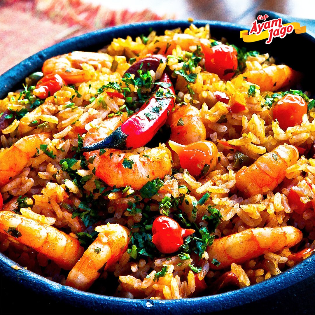 CapAyamJago's tweet photo. Smart Moms pasti suka makan nasi goreng kan? Yuk intip resep nasi goreng seafood yang satu ini! 😊 #BerasCapAyamJago #JagonyaBeras https://t.co/U0nI5LxGFA