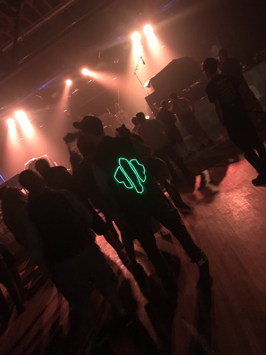 TurnDownPlease's tweet image. Shoutout to the Jade Cicada vest. 

Cc:@theJadeCicada