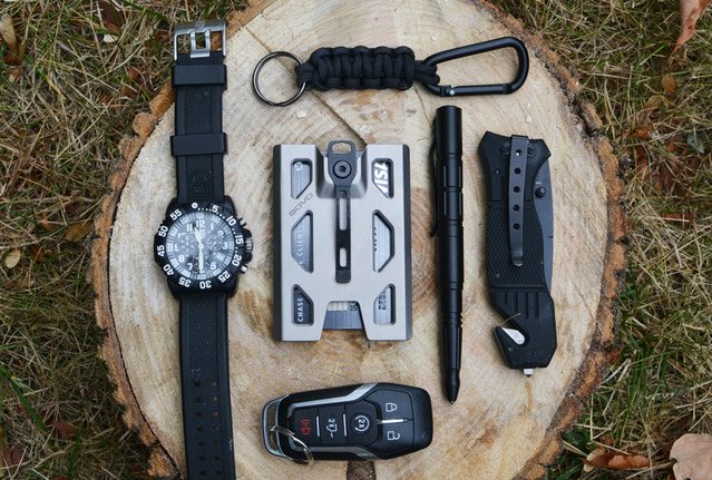 govoproducts's tweet photo. EVERY DAY CARRY WITH GOVO Badge Holder &amp; Wallet! @Crowdfundingnow @EDC_NewYork @everydaycarry @kickstarter @KickstartMeFast https://t.co/gFKHt5bZkx