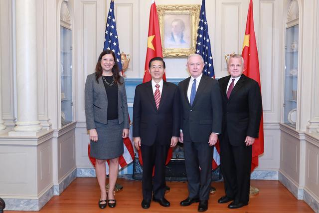 wenguiguancha's tweet photo. 公安部的今日头条号发文透露重要信息：本博主已划出重点：1、中国愿加强与美国在打击跨国犯罪、司法协助领域的合作；2、美国愿意同中方推进有关个案的处理；3、郭声琨：照顾彼此关切，妥善处理分歧；4、美司法部长：与中方一道，遵照元首重要共识，进一步加强执法安全合作。这话还说的不够明白吗？ https://t.co/mC0zQ5JWeK