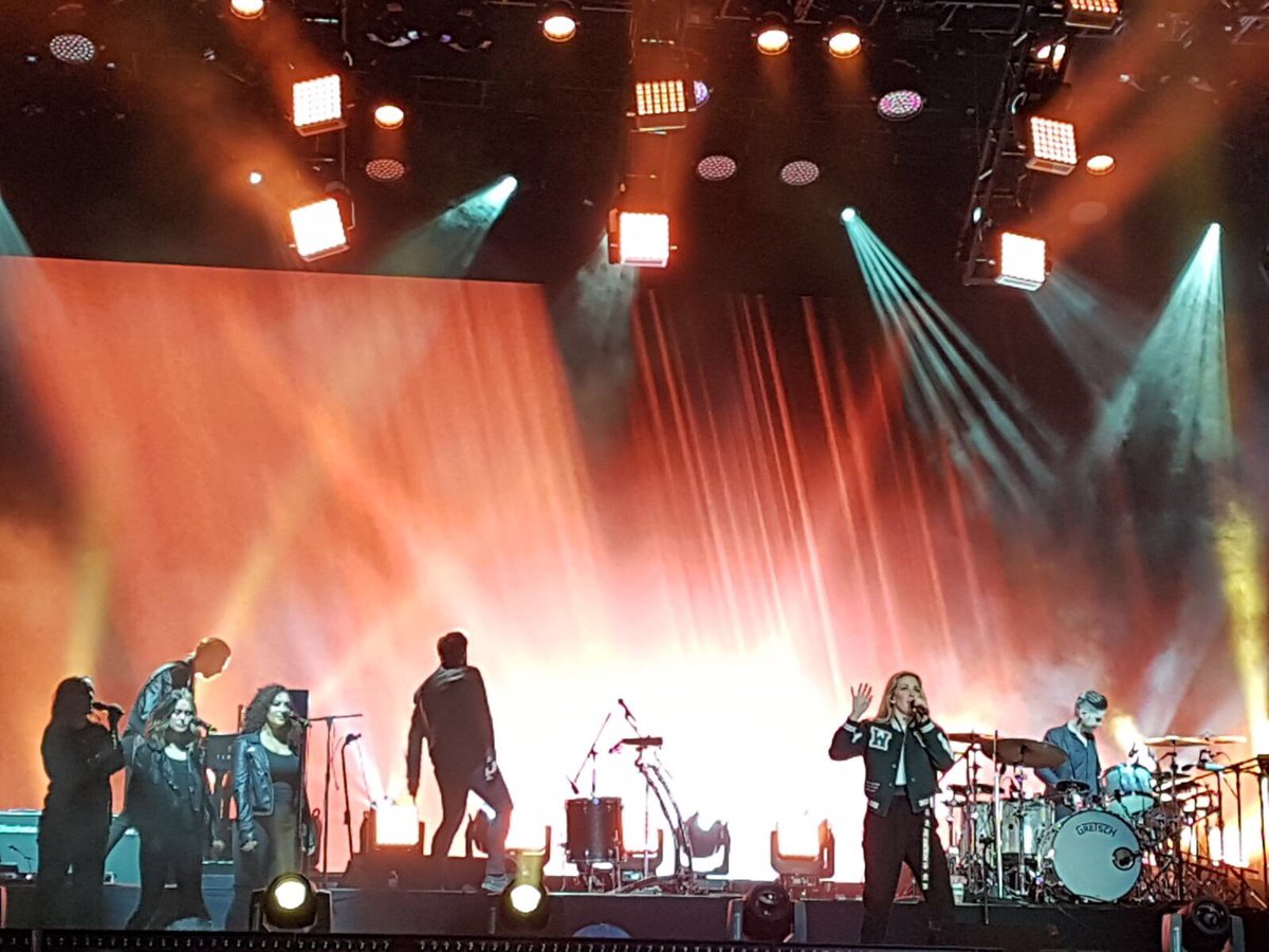 Carmenpizarro's tweet image. En el concierto de Ellie Goulding en #SanFrancisco en el #OOW17. Este es mi premio! #oracleinnovation17