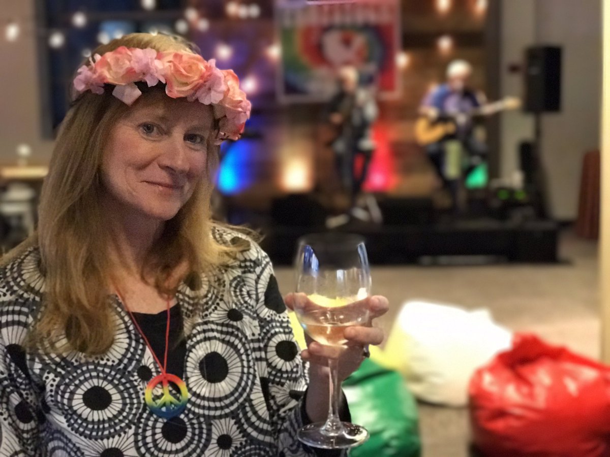 stevegarfield's tweet photo. Carol Garfield at #profstock #mpb2b https://t.co/Ci04TAtDXN