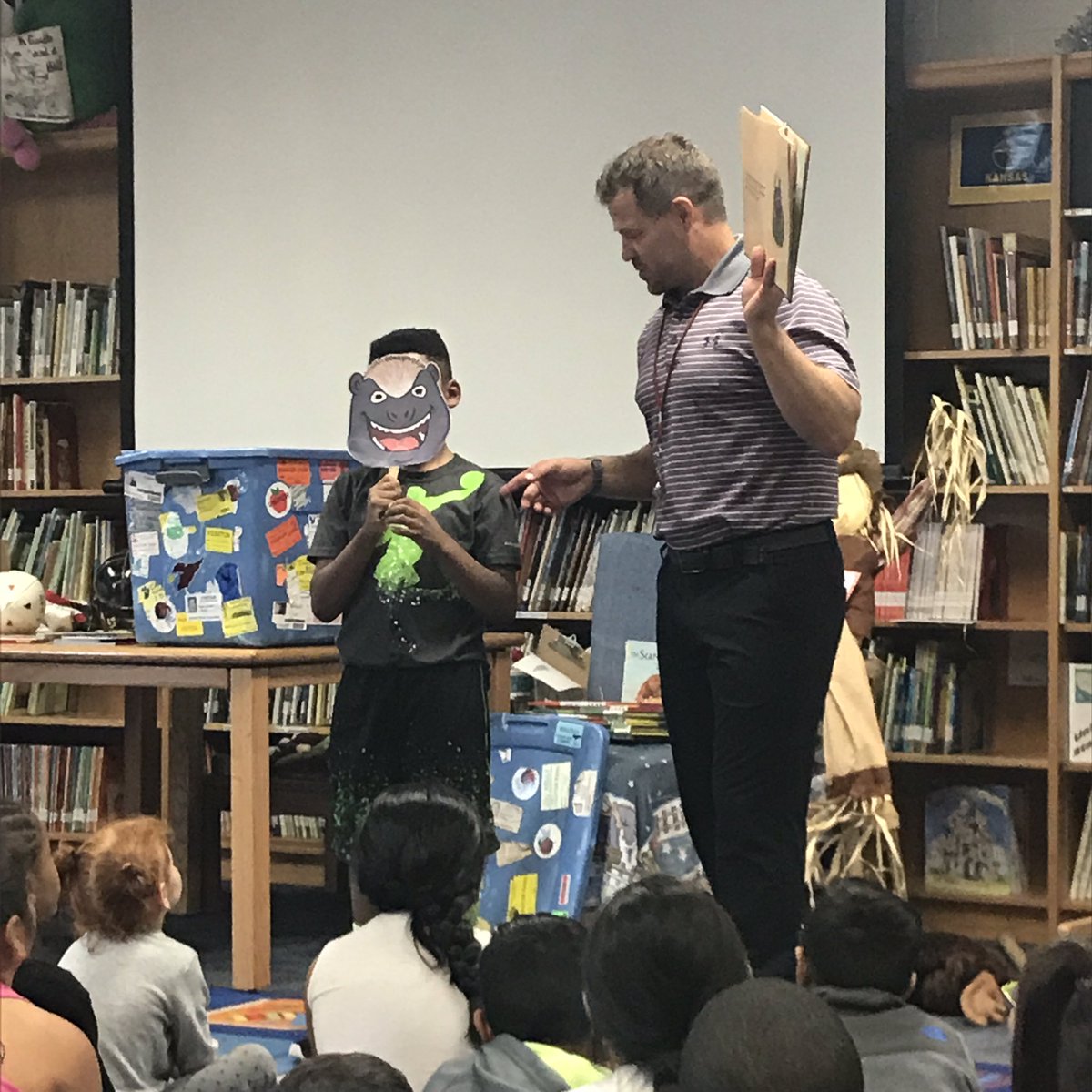 mrskimstark's tweet photo. Another awesome author visit!! #allforcomanche https://t.co/J0QlDTeCWw