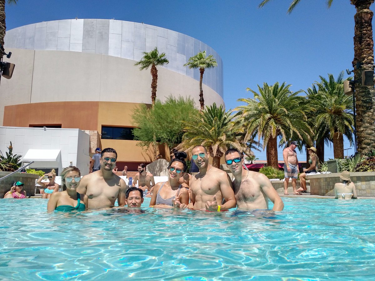 Tazito_Garcia's tweet photo. #Wayback #poolfun with a few great friends at #aof2017 https://t.co/g5kbfa87Tj