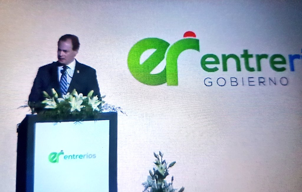 HugoMarso's tweet photo. Los reconocimientos de @bordet a @SergioUrribarri @blancaosuna @IAPSERoficial y @SergioF_Varisco por el #CPC y el apoyo al mismo. #EntreRíos https://t.co/ngTaVLlA5E