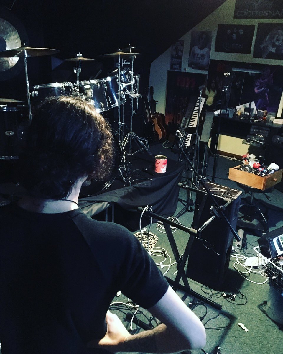 Good luck John... Good .... Luck 😂 #JohnVozz #ChainedLizard #CL #Studio #PoorSoul