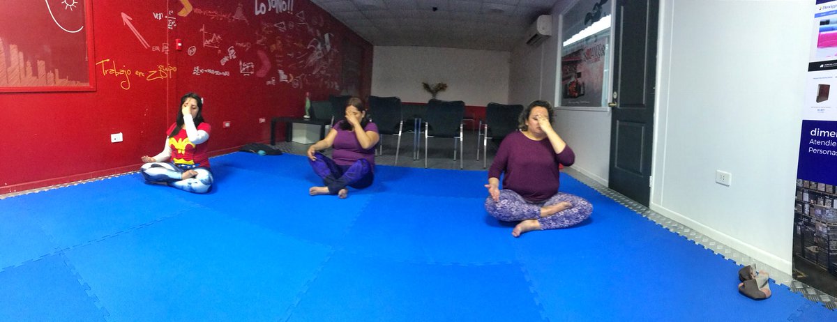 YogaNilakanta's tweet photo. En @DimercChile hay tiempo para nutrir mente, cuerpo y espíritu #Yoga en tu empresa! Visítanos en https://t.co/UnKGCn7RWq #Dimerc #Dimeiggs https://t.co/dOYjzfJ9z5